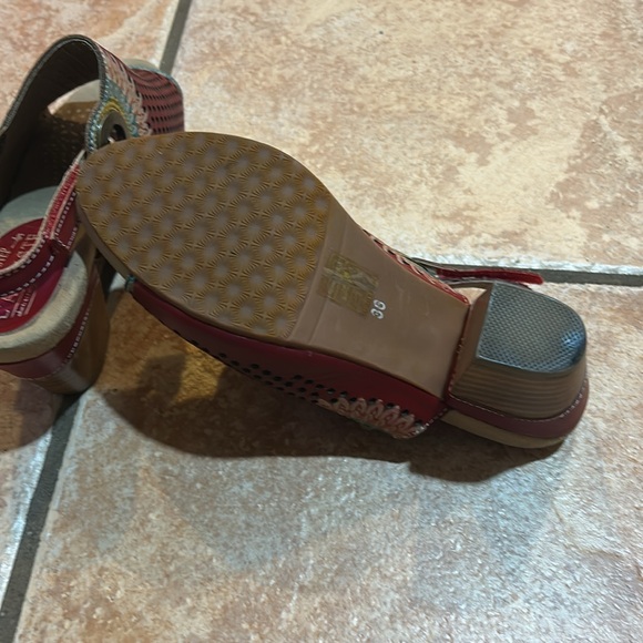 L'ARTISTE Red and Tan Mules with Perforated Design, Size 36, EUC - Picture 8 of 10